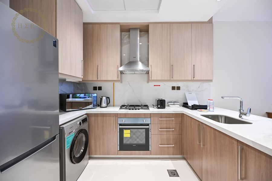 Elite Downtown 2 // Furnished One Bedroom (Monthly Options)