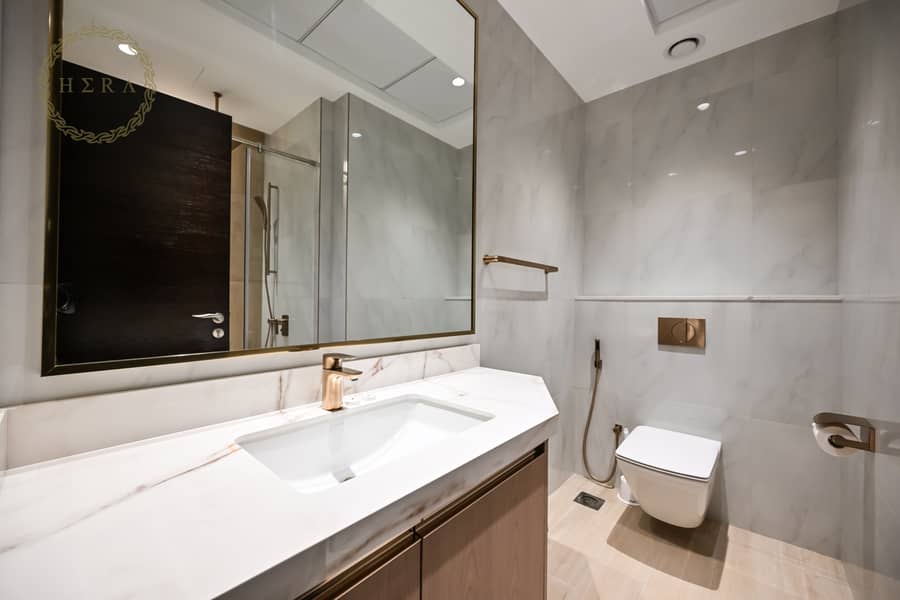 Elite Downtown 2 // Furnished One Bedroom (Monthly Options)