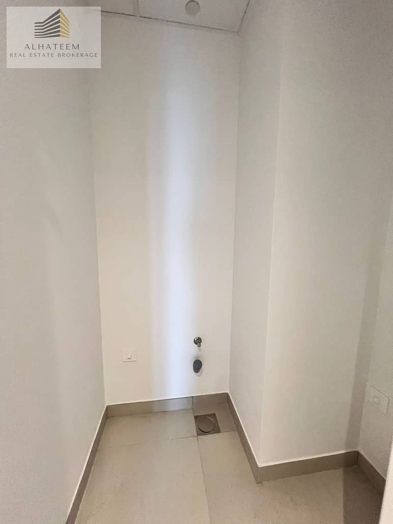 Exclusive Luxury Family Home in Jadeel, Spacious with Balcony and Maids Room Brand New - Image 9