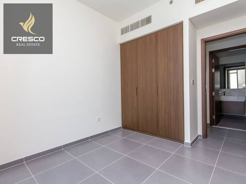 Elegant Unit | Creek Views | Prime Location - Image 6