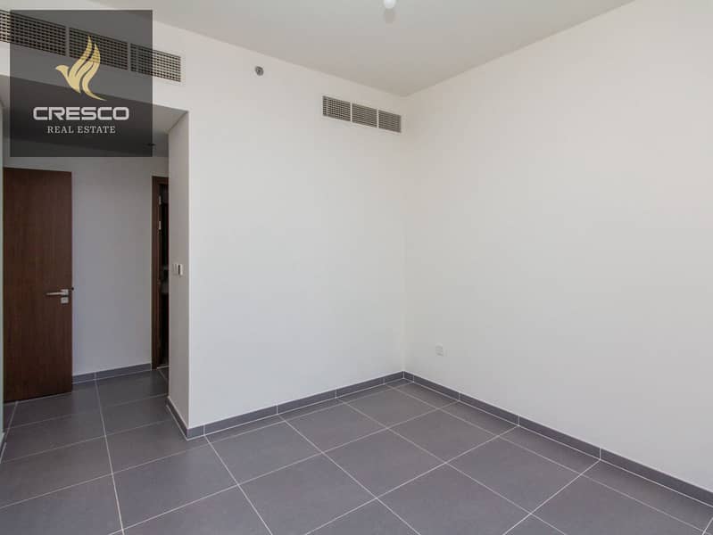 Elegant Unit | Creek Views | Prime Location - Image 8