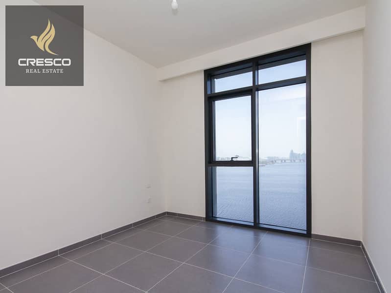 Elegant Unit | Creek Views | Prime Location - Image 9