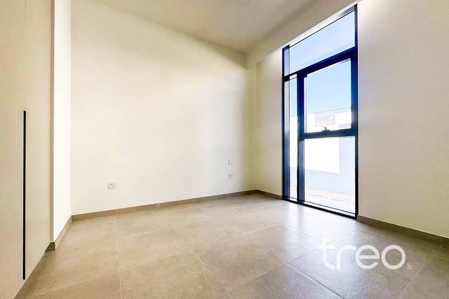 Big Garden | Corner Plot | Brand New - Image 9