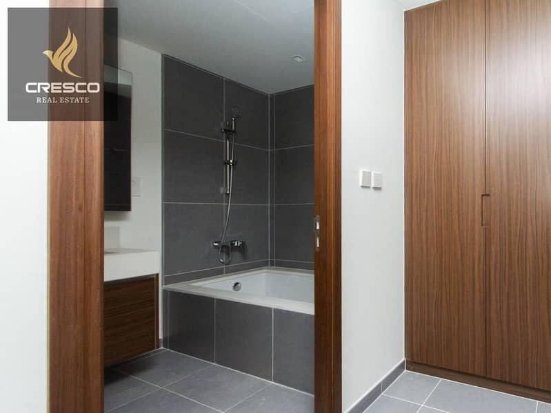 Elegant Unit | Creek Views | Prime Location - Image 16