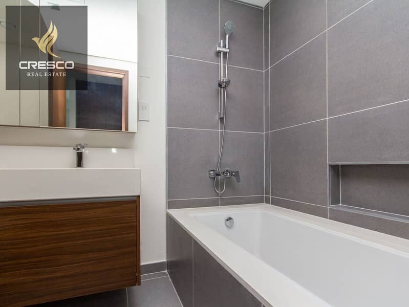 Elegant Unit | Creek Views | Prime Location - Image 17