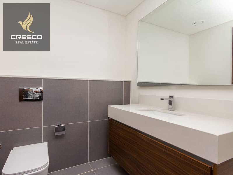 Elegant Unit | Creek Views | Prime Location - Image 18