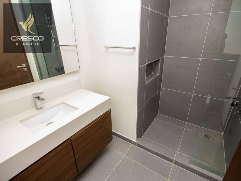 Elegant Unit | Creek Views | Prime Location - Image 19