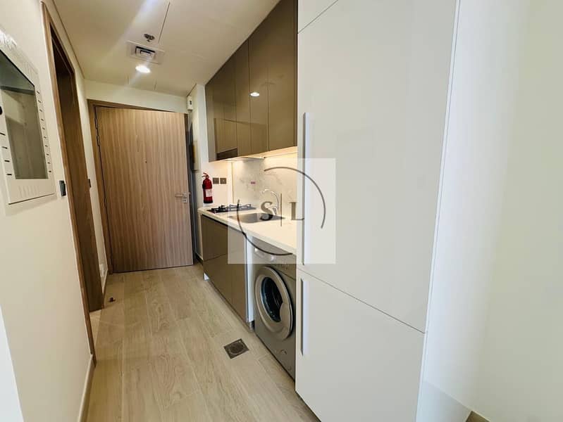 Pool View | Modern Studio | Well- Maintained - Image 8