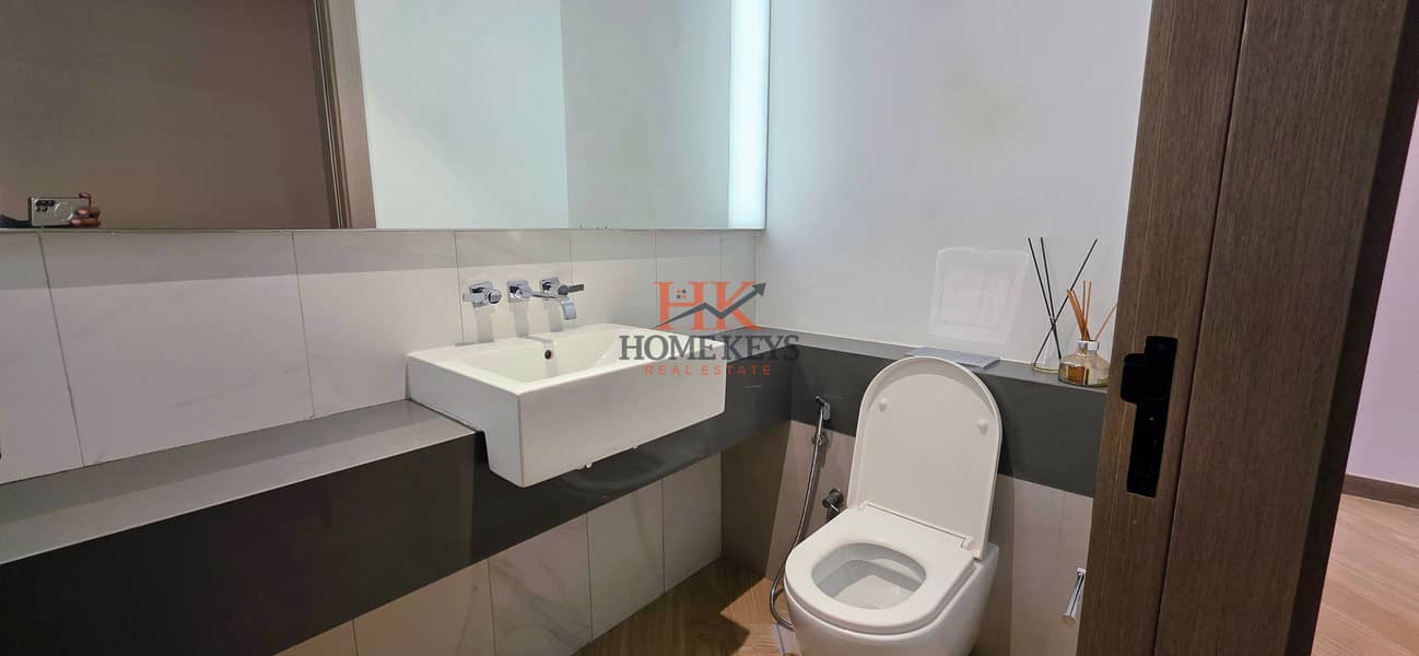 Elegant 2 Bedroom with Stunning Views || Top-Tier Building Amenities || All Bills Included - Image 14