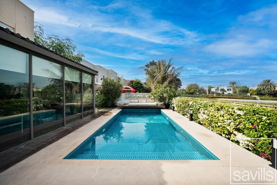 Stunning Lake Skyline View | Extended | Upgraded - Image 17