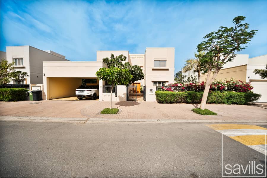 Stunning Lake Skyline View | Extended | Upgraded - Image 18