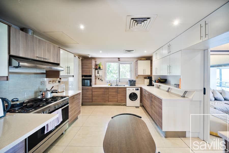 Stunning Lake Skyline View | Extended | Upgraded - Image 26