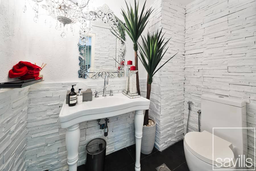 Stunning Lake Skyline View | Extended | Upgraded - Image 27