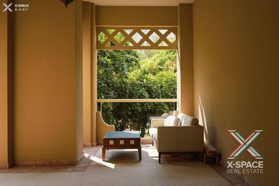 UPGRADED/GROUND FLOOR WITH TERRACE /BEACH ACCESS