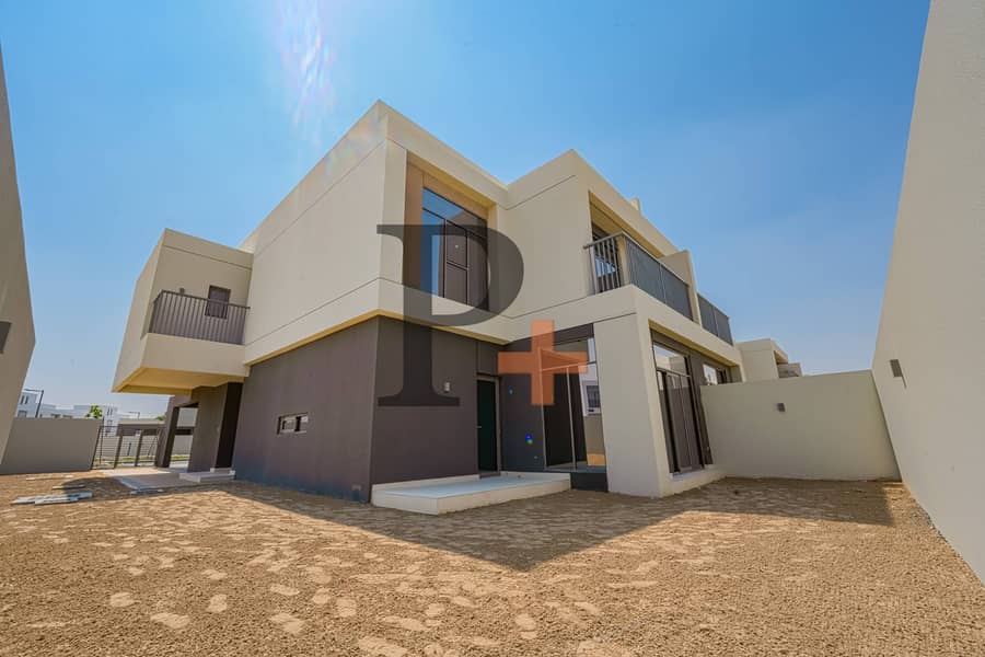 Corner Unit | Steps From Amenities | North East