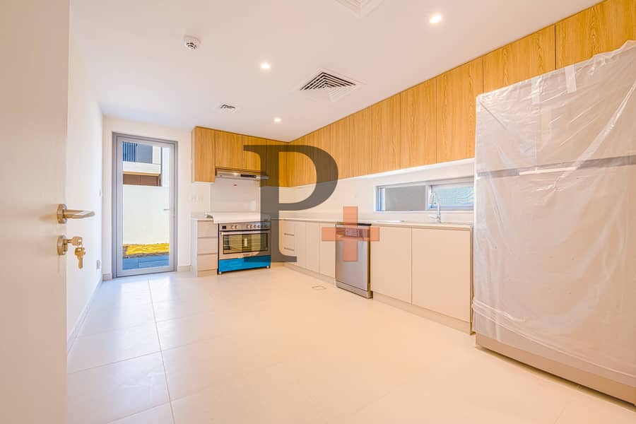 Corner Unit | Steps From Amenities | North East