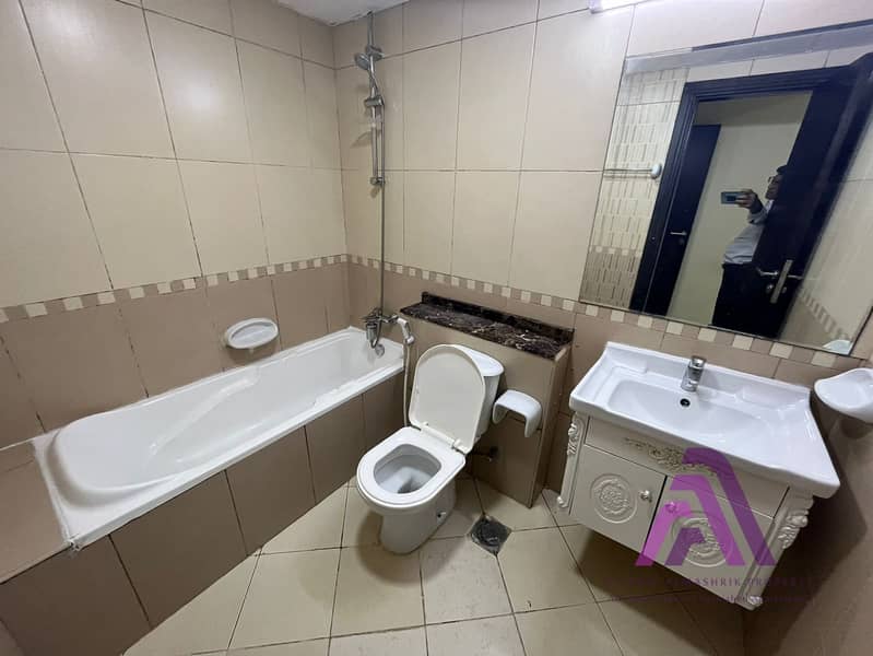 Prime Location Ready to move Vacant 1Bed with Balcony - Image 8