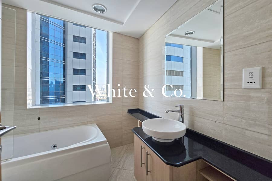 FULLY FURNISHED | MODERN UNIT | UPGRADED - Image 9