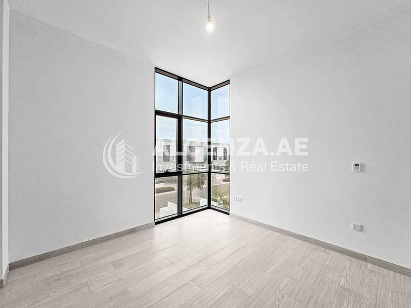 Corner Unit | Big Garden | Vacant 4BR + Maids