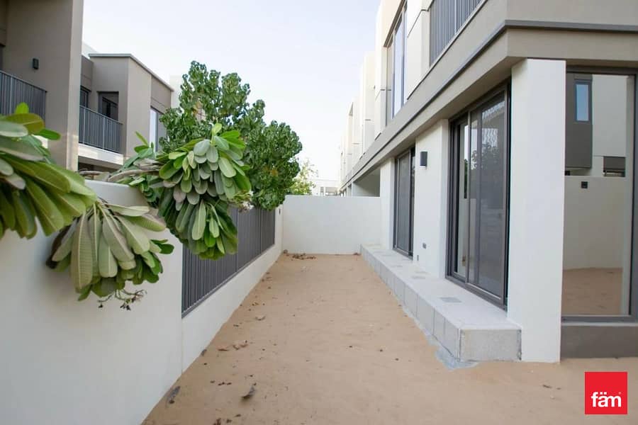 Unique Location | Singe Row | Huge Plot/Green View - Image 11