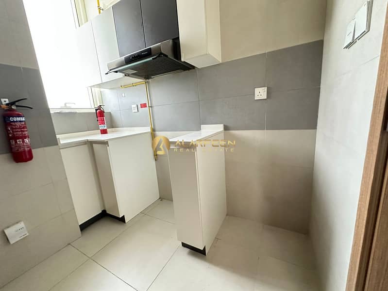 Spacious 1BR | Close Kitchen | All Amenities - Image 6