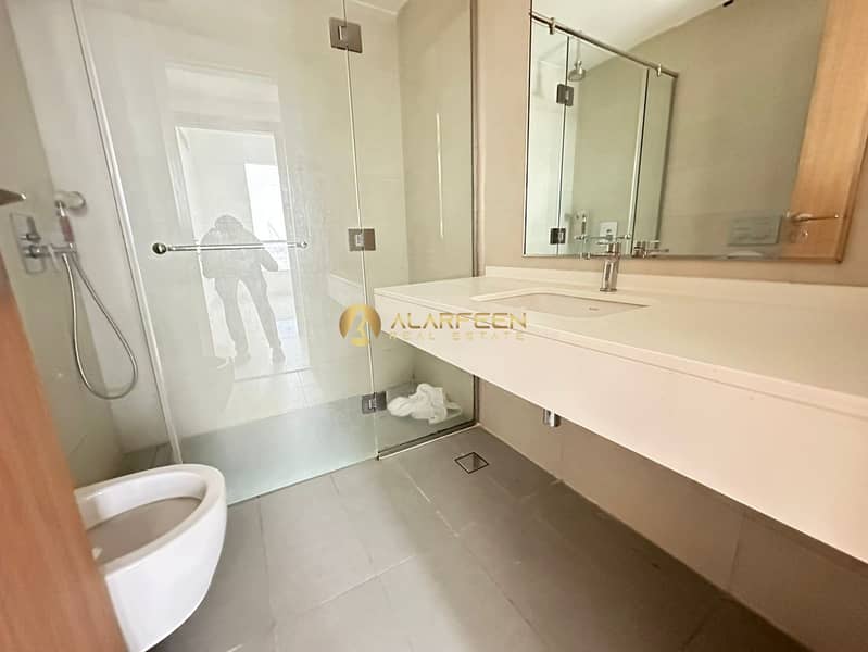 Spacious 1BR | Close Kitchen | All Amenities - Image 7