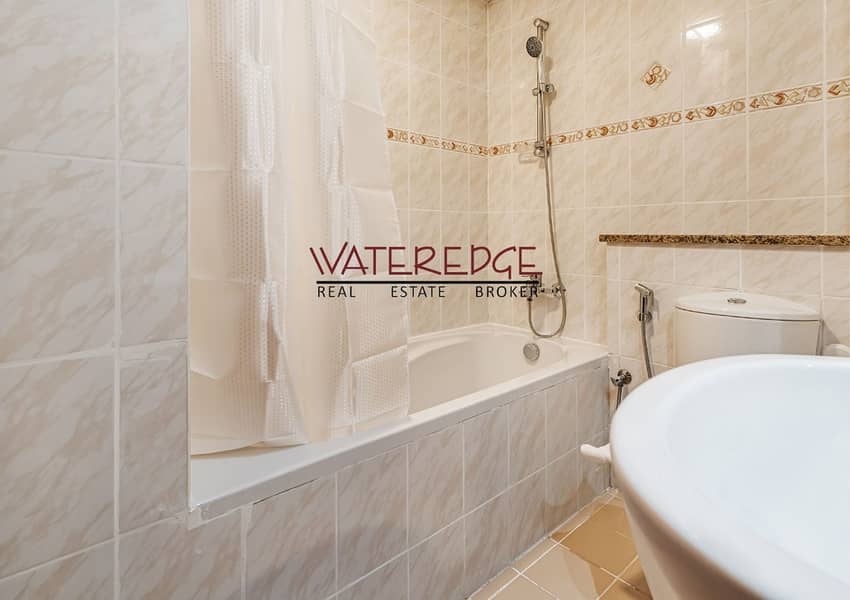 Next to Metro | Prime Location | Lake view - Image 27