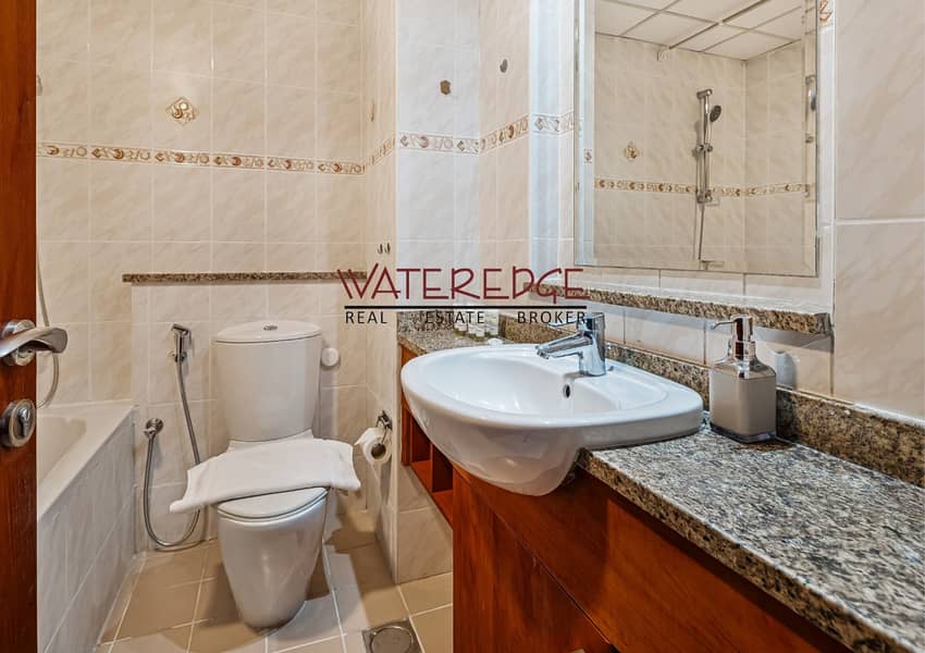 Next to Metro | Prime Location | Lake view - Image 28