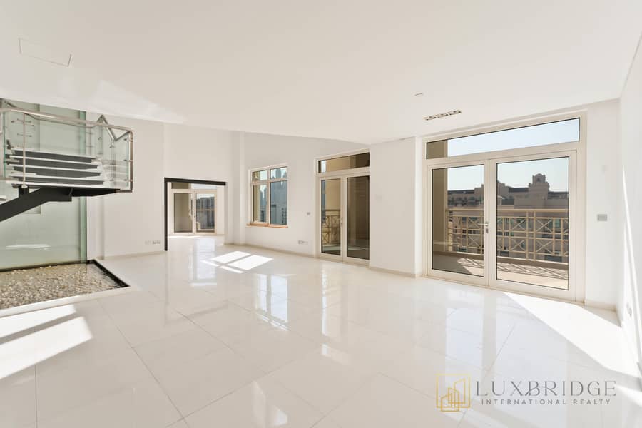 Stunning Views | Fully Upgraded | Penthouse