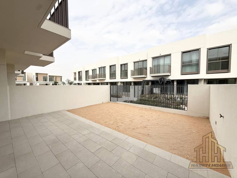 Sun-Filled Home | Contemporary Design | Vacant - Image 10