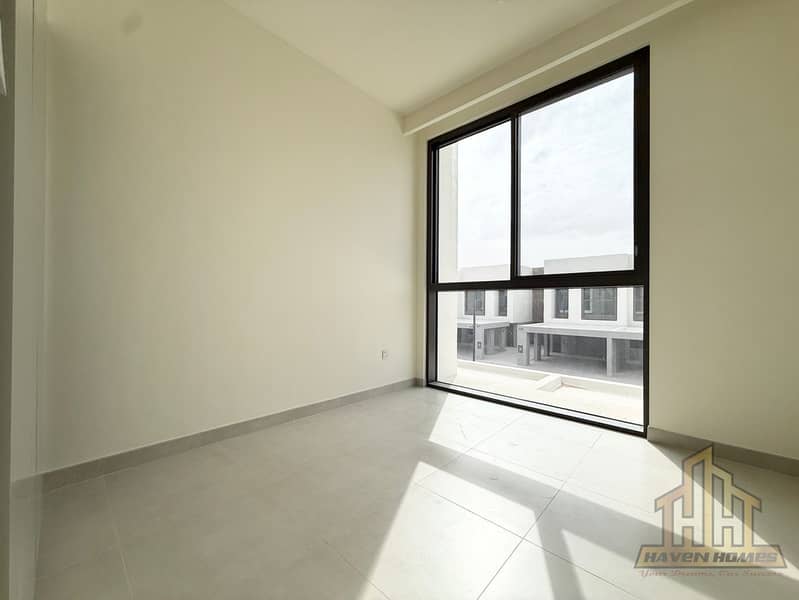 Sun-Filled Home | Contemporary Design | Vacant - Image 12