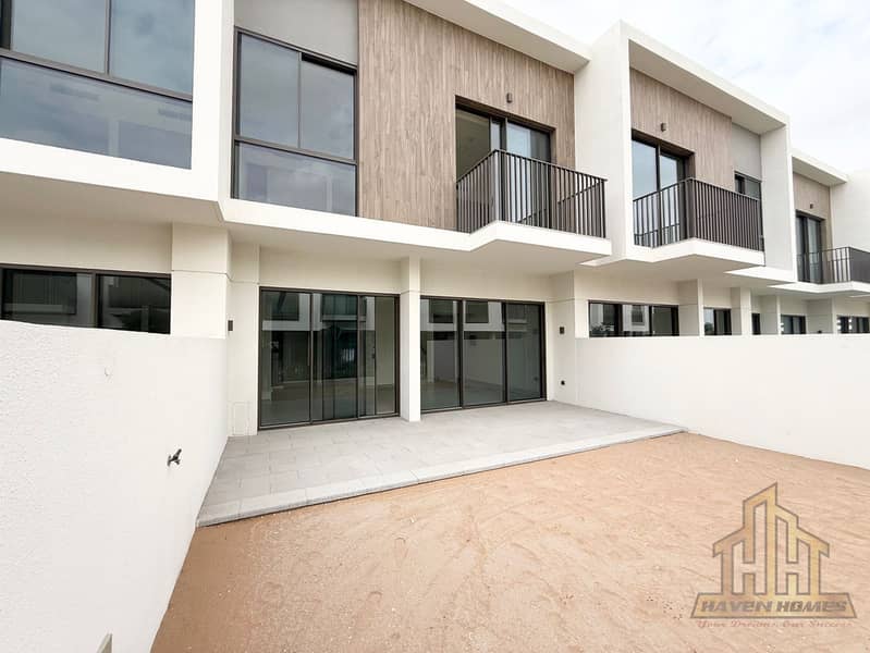 Sun-Filled Home | Contemporary Design | Vacant - Image 9