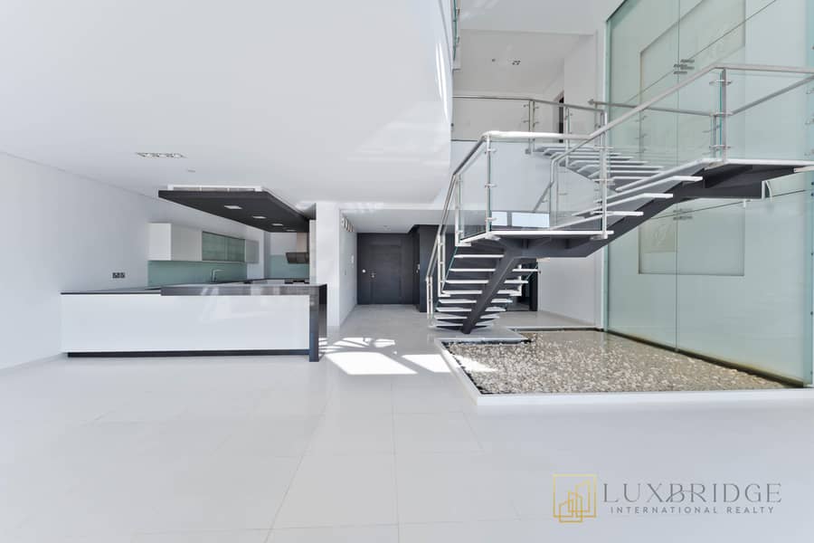 Stunning Views | Fully Upgraded | Penthouse