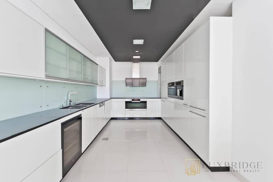 Stunning Views | Fully Upgraded | Penthouse - Image 7