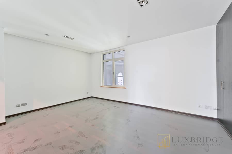 Stunning Views | Fully Upgraded | Penthouse - Image 13