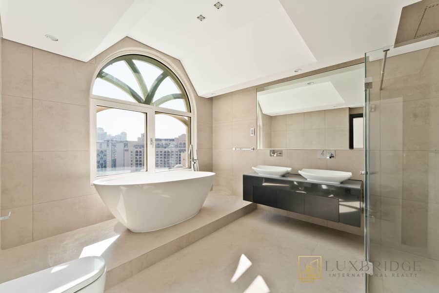 Stunning Views | Fully Upgraded | Penthouse - Image 23