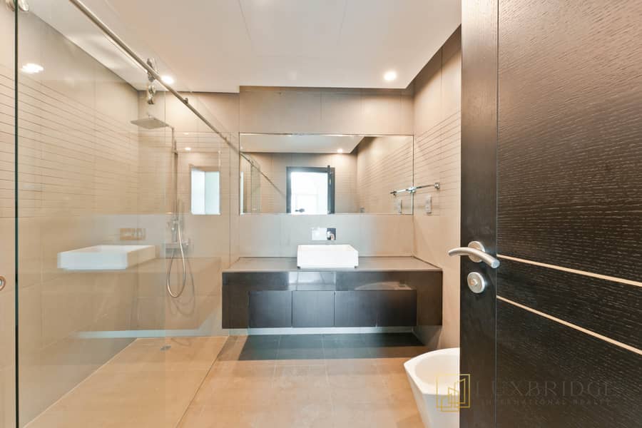 Stunning Views | Fully Upgraded | Penthouse - Image 24