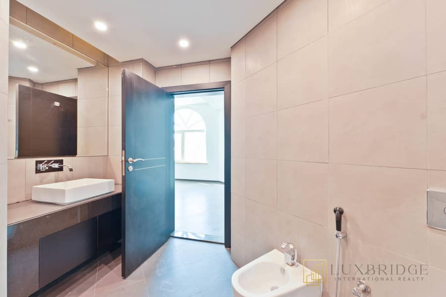 Stunning Views | Fully Upgraded | Penthouse - Image 27