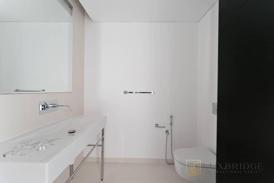 Stunning Views | Fully Upgraded | Penthouse - Image 28