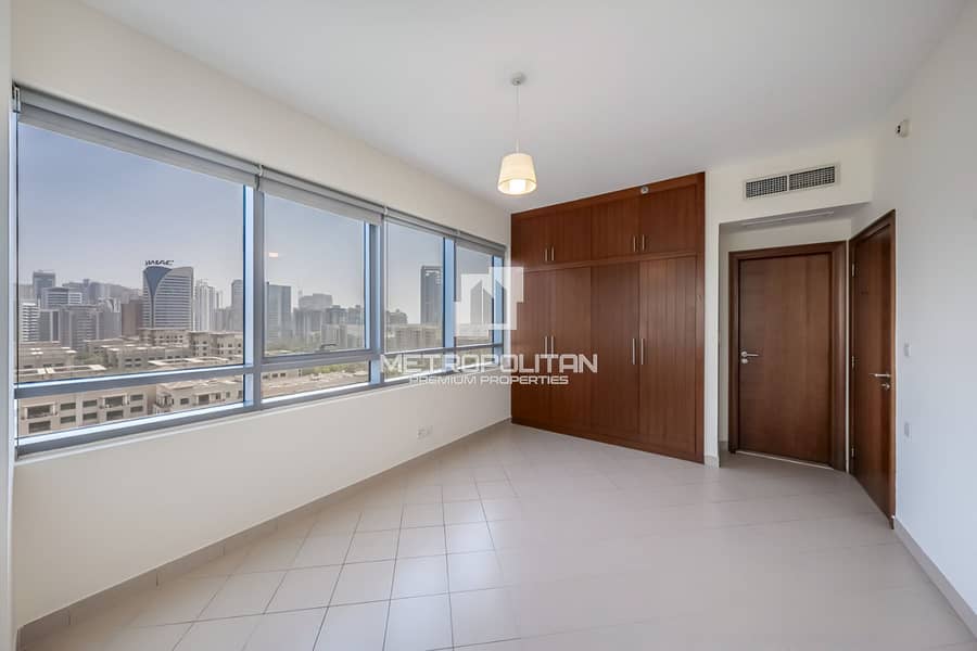 Golf and Lake View | Ready to Move In | Mid Floor - Image 6