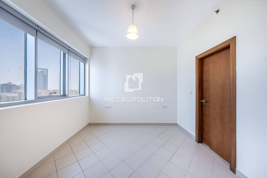 Golf and Lake View | Ready to Move In | Mid Floor - Image 10