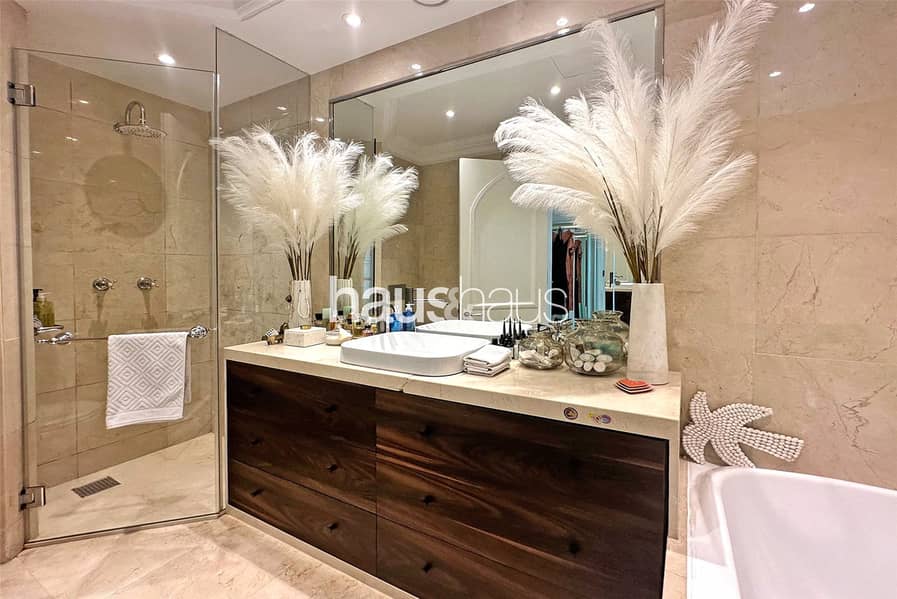 Tranquil Living | Upgraded | Private Garden | VOT - Image 8