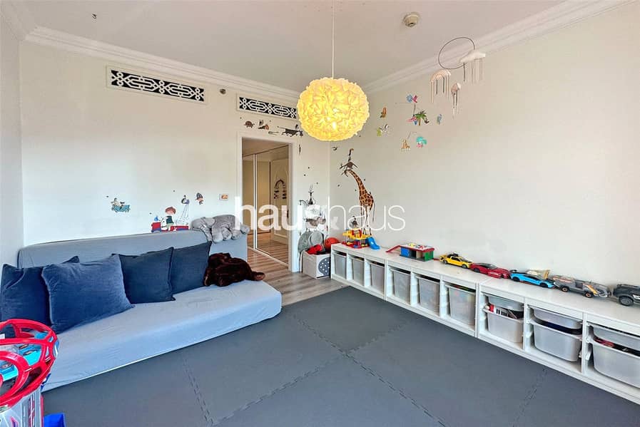 Tranquil Living | Upgraded | Private Garden | VOT - Image 13