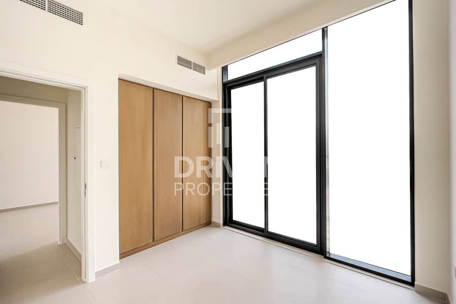 Facing Pool | Expansive Garden | Chiller Free - Image 9