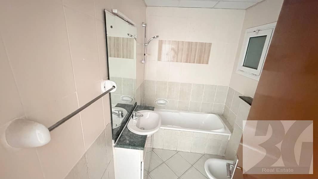 Lake Facing I Near DMCC Metro I High Floor - Image 7