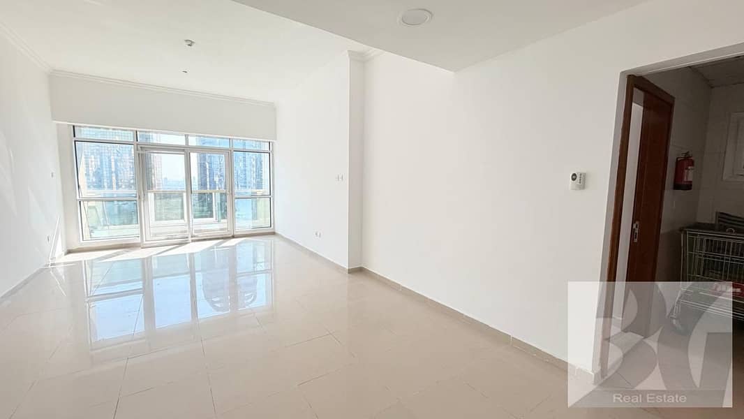 Lake Facing I Near DMCC Metro I High Floor - Image 9