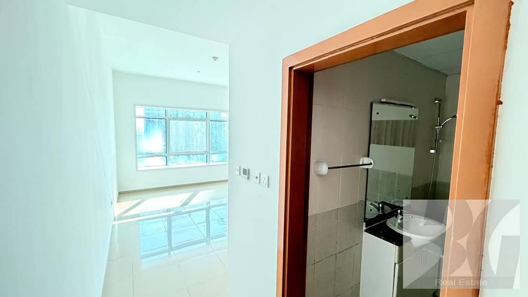 Lake Facing I Near DMCC Metro I High Floor - Image 10