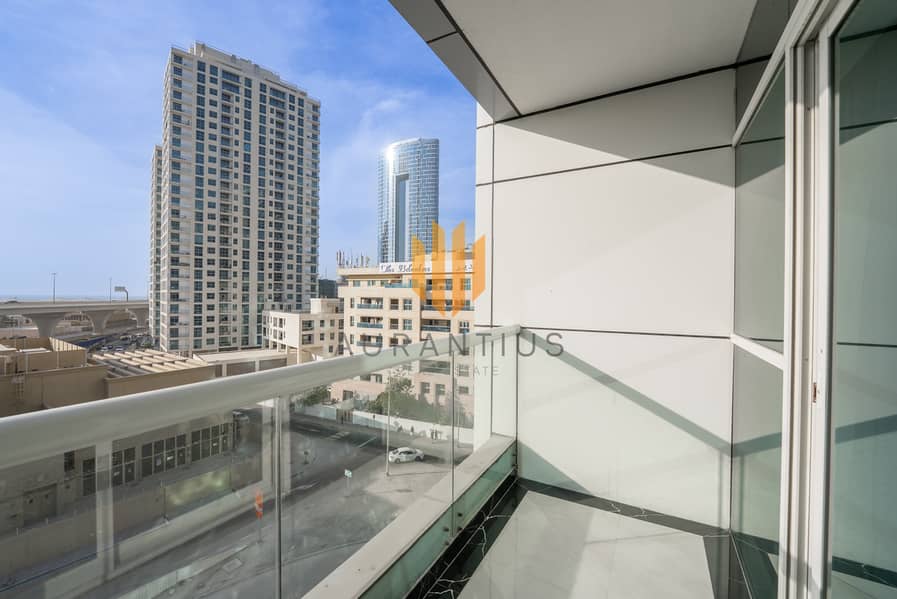 Luxurious 2BR | Upgraded | Elegant Furnishing - Image 10