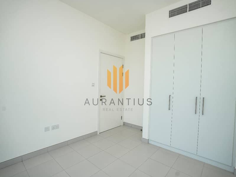 Single Row | Unfurnished | Direct To Pool - Image 6