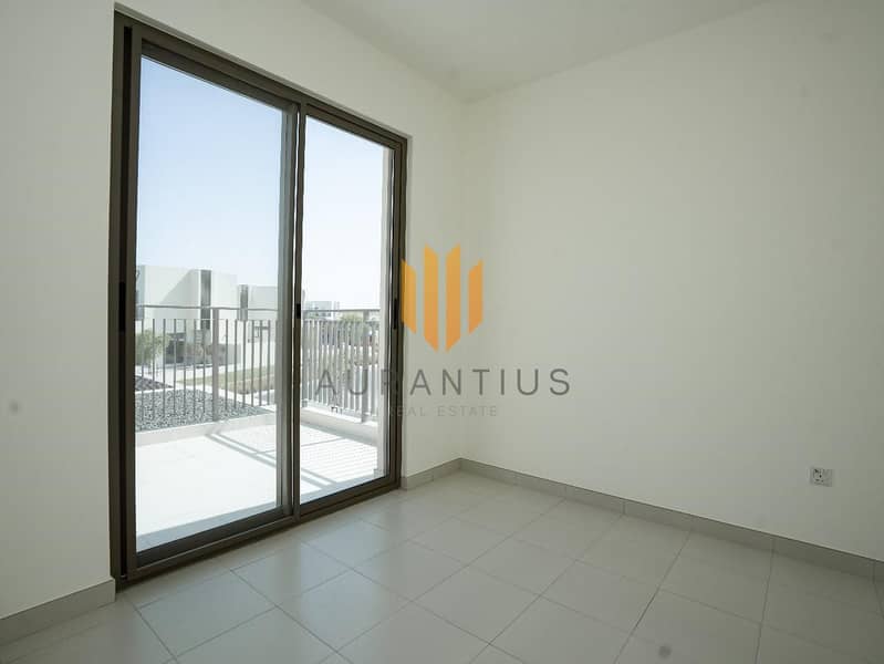 Single Row | Unfurnished | Direct To Pool - Image 10